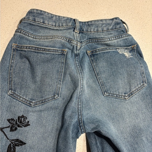 PacSun Blue Mom Jeans with Black Floral Design - Picture 4 of 11